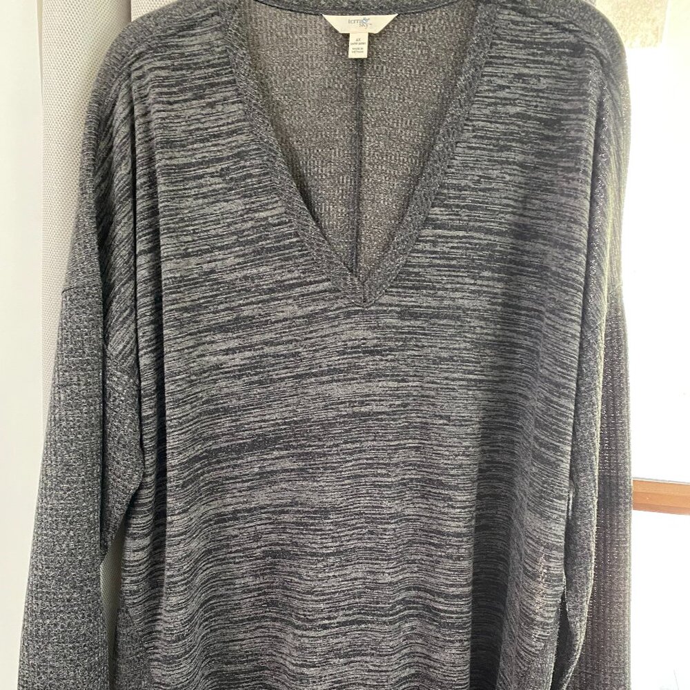 BEATIFUL GREY LONG SLEEVE V NECK SIZE 2X SWEATER NEW NEVER WORE TERRA & SKY